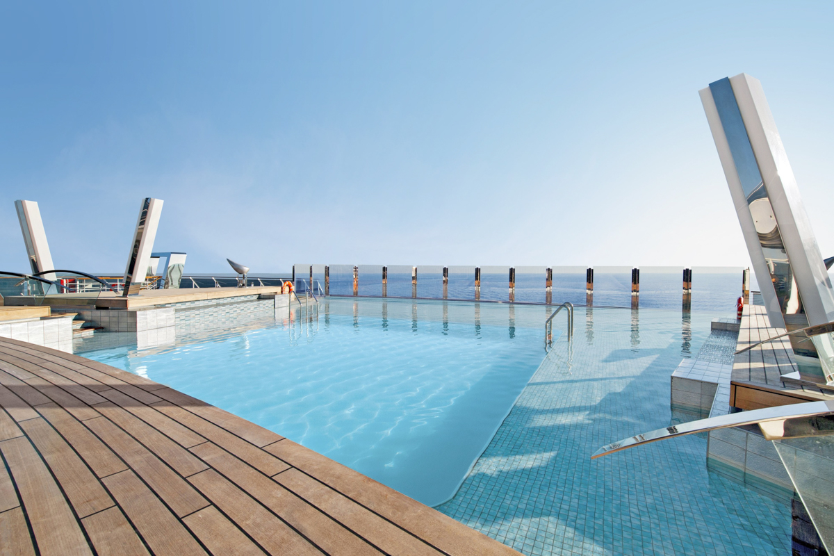 MyCruise MSC Divina Offentlige-arealer Pool-Spa2